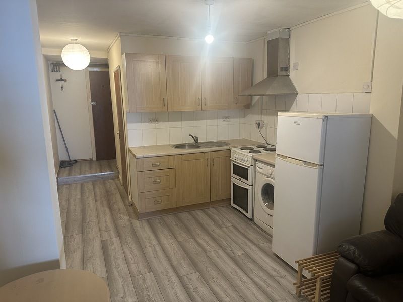 Property photo 1 of 4 1 Bedroom - Ground Floor Flat