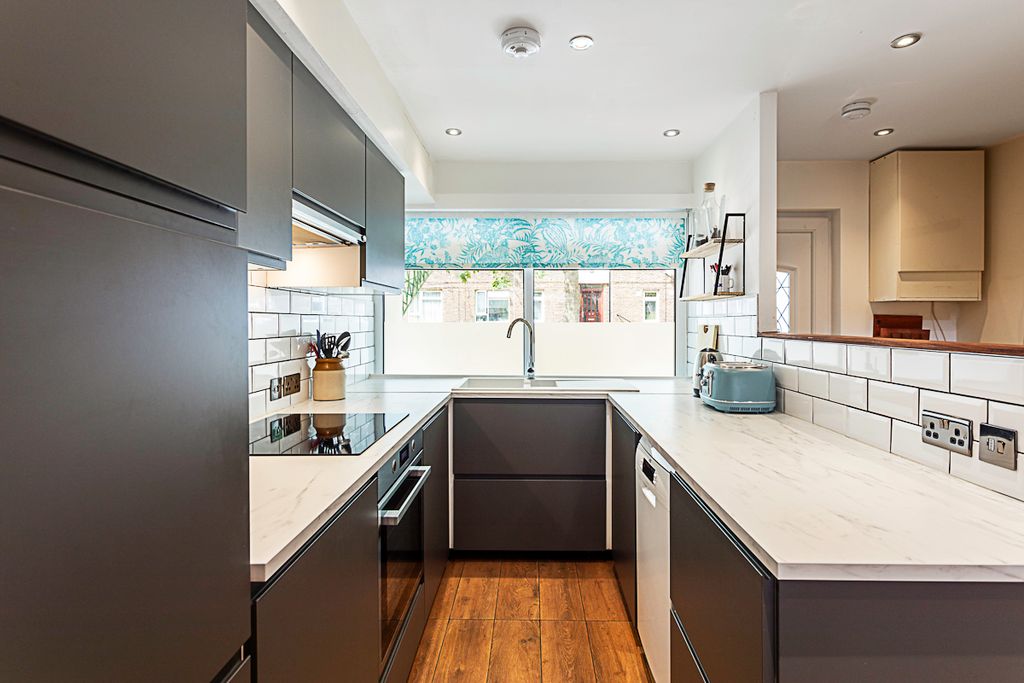 Property photo 2 of 32