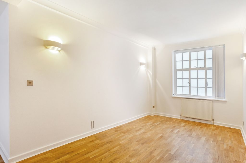Property photo 1 of 5 Lounge 2