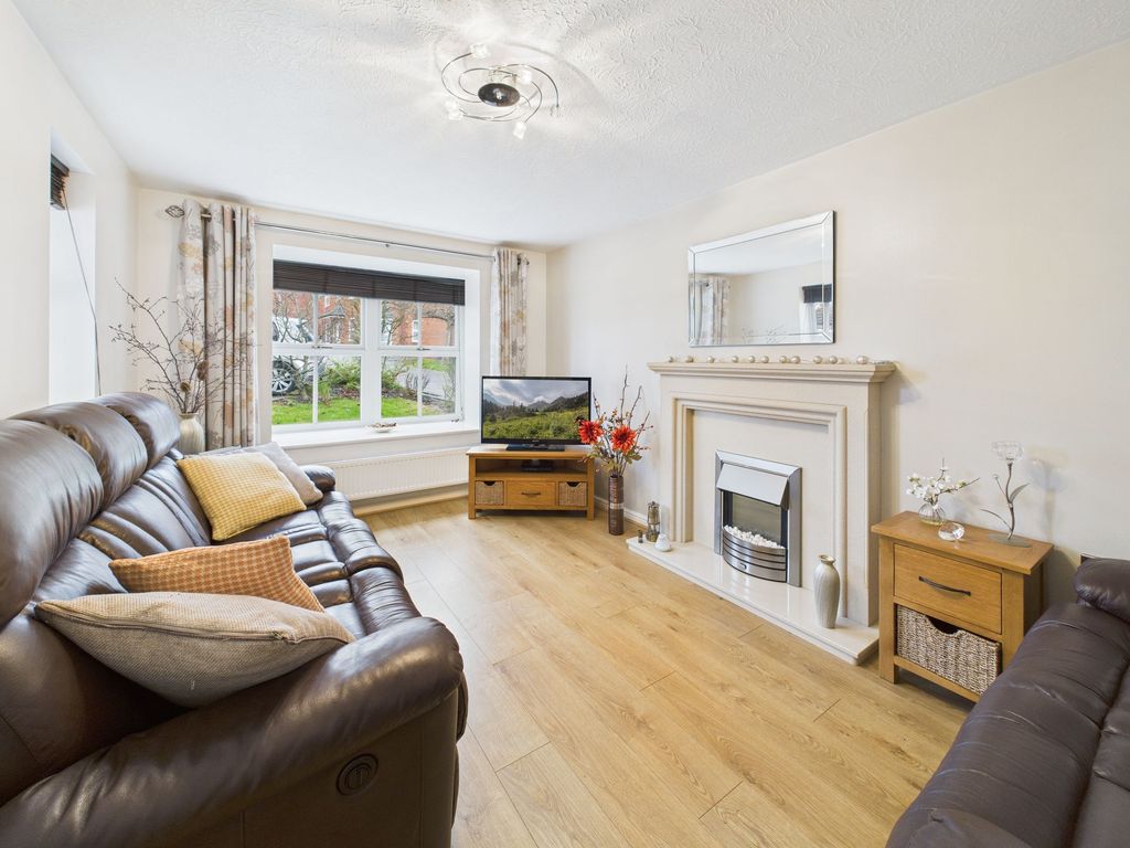 Property photo 3 of 20 Lounge