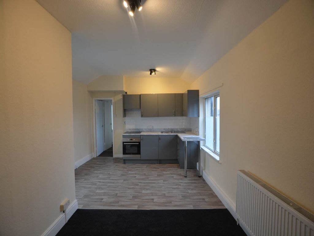 Property photo 1 of 5 Living &amp; Kitchen