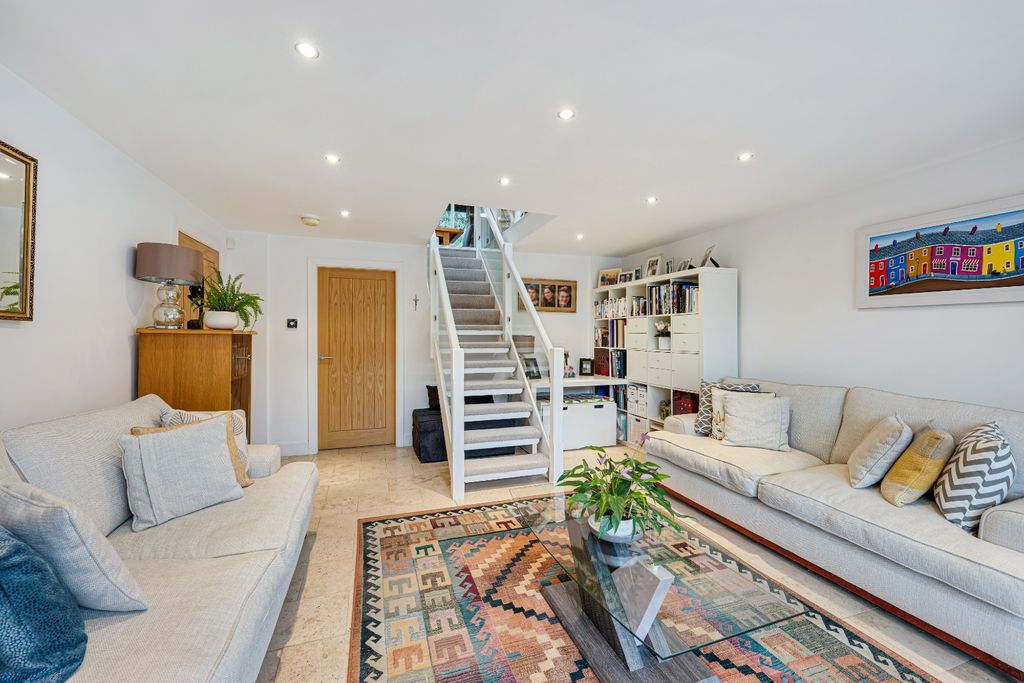 Property photo 3 of 32 4810956