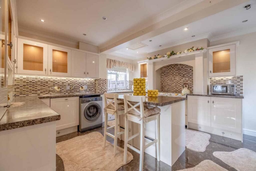 Additional image 14 of 7 bed detached bungalow for saleBangors Road North, Iver SL0