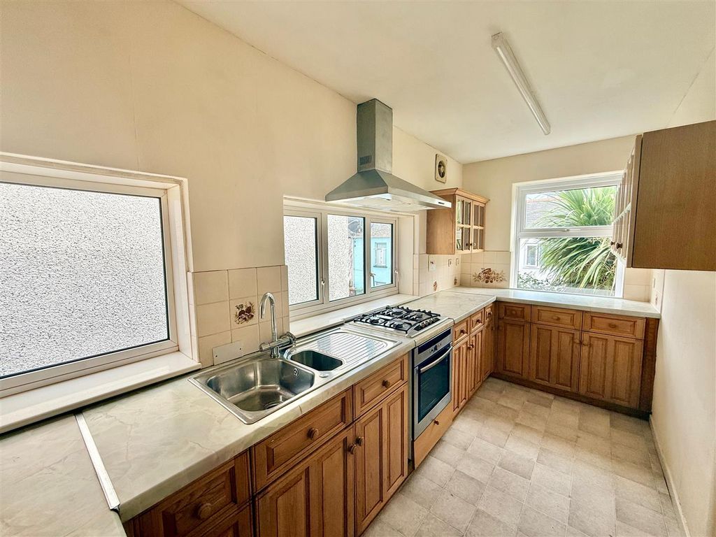 Property photo 3 of 13 Kitchen
