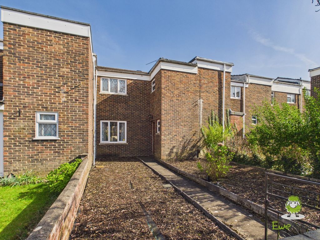 Property photo 1 of 20 Ewemove Estate Agents Basingstoke - Shelley Close