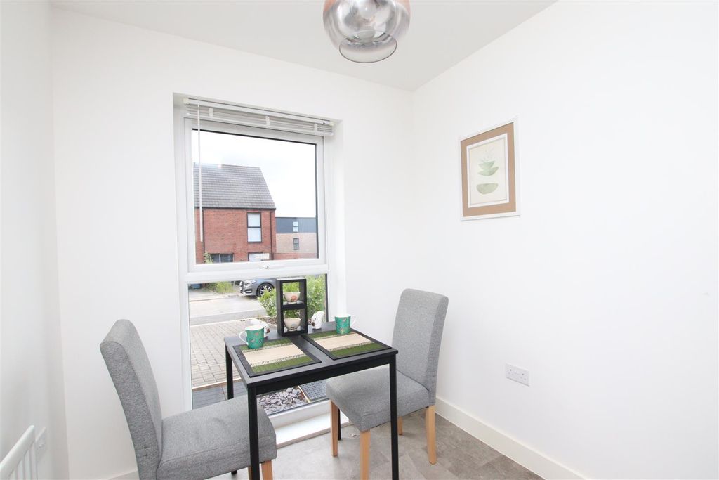Property photo 3 of 14 Dining Area.Jpg