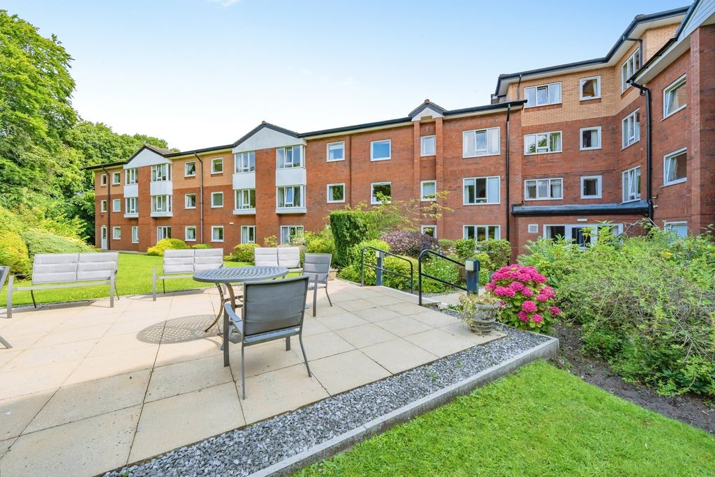 Property photo 3 of 16 Communal Gardens