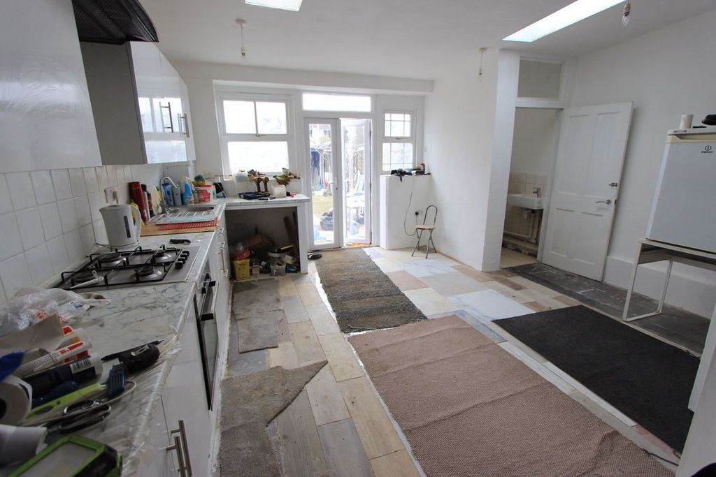 Property photo 2 of 28