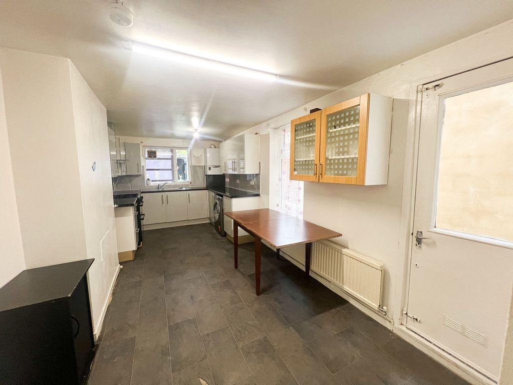 Property photo 3 of 12 Westdown Rd E15