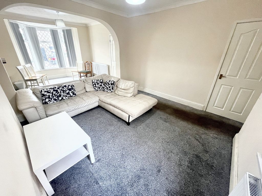 Property photo 3 of 20 Liv2 (1)