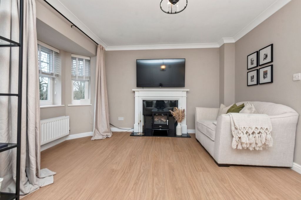 Property photo 2 of 36