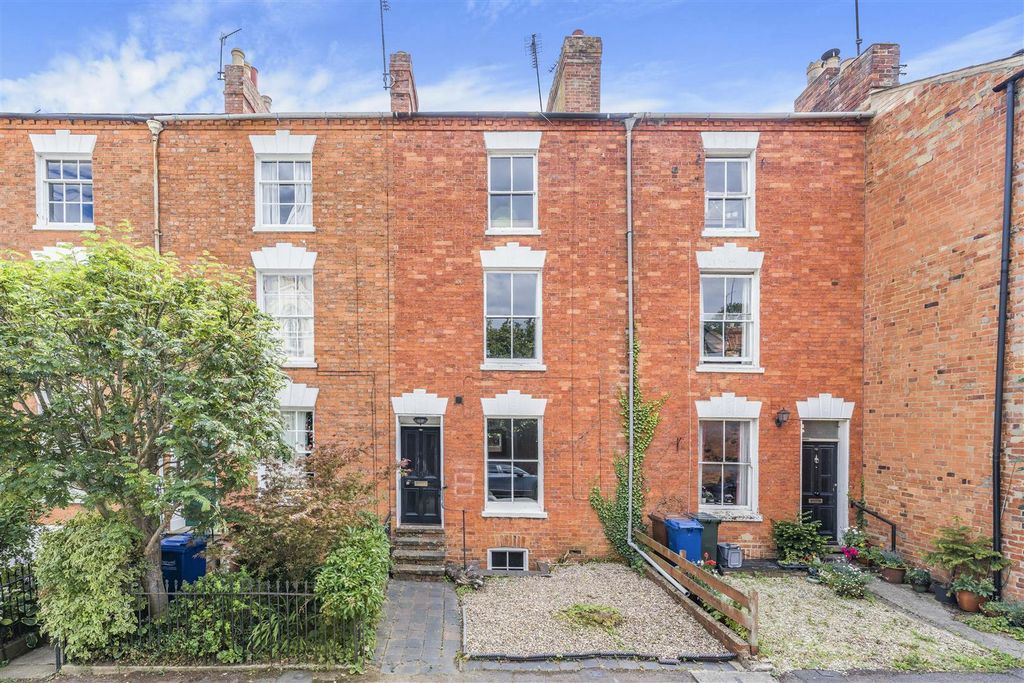 Property photo 1 of 15 12 Crouch Street, Banbury-2.Jpg