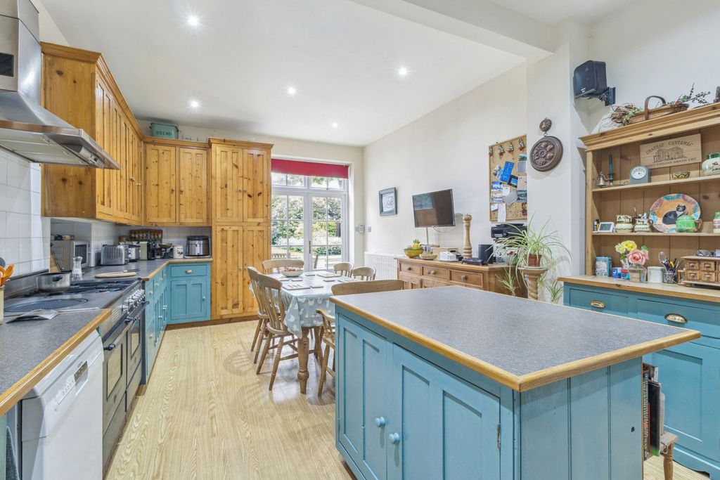 Property photo 3 of 21