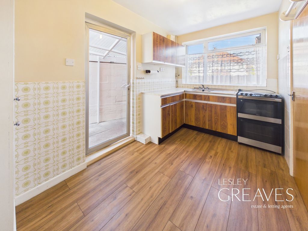 Property photo 3 of 20 Kitchen