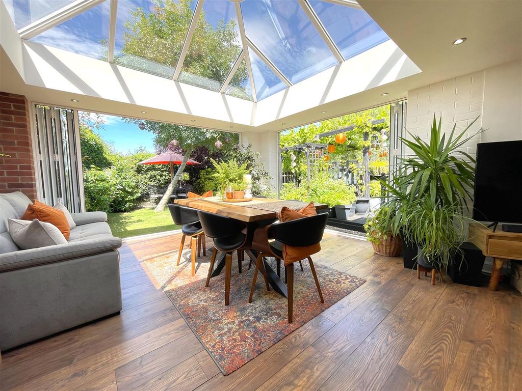 Property photo 3 of 32 Orangery