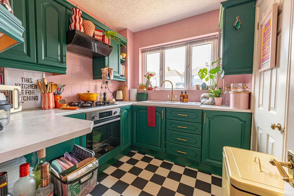 Property photo 2 of 25