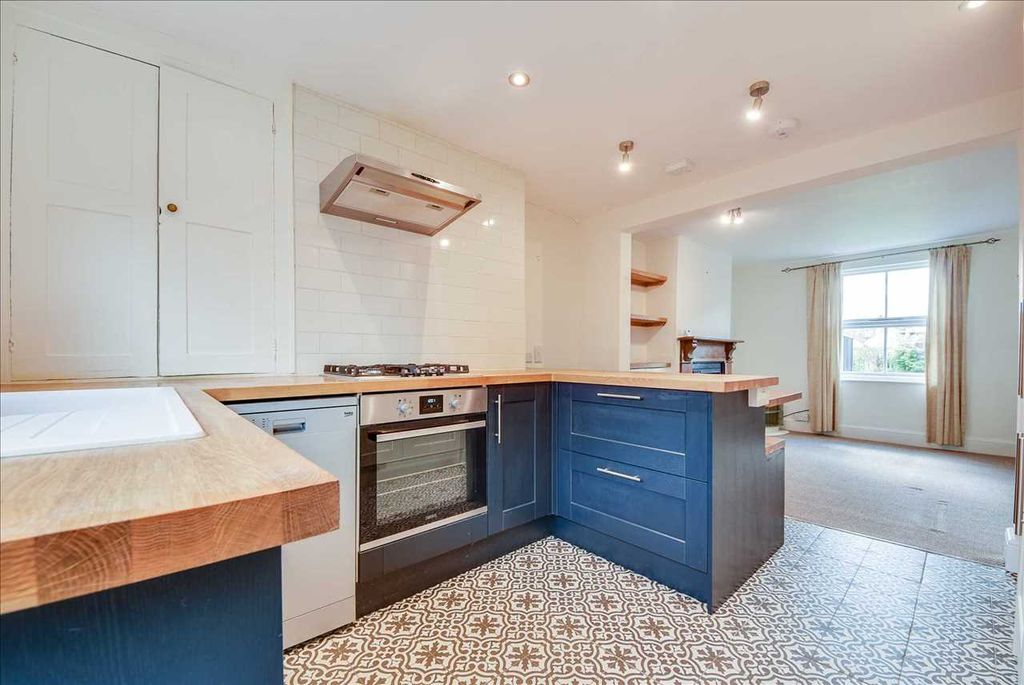 Property photo 3 of 12