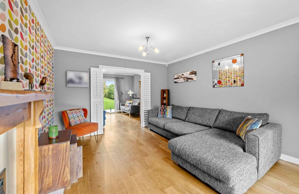 Property photo 2 of 37