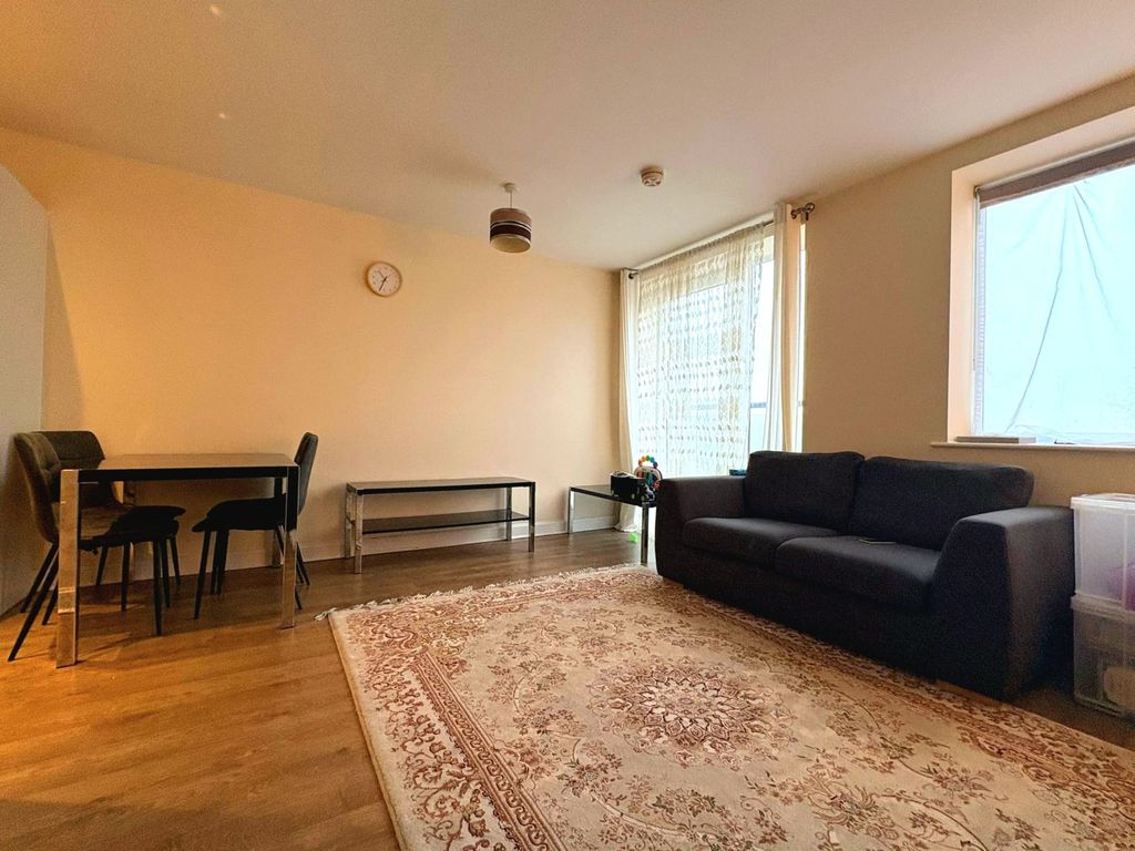 Property photo 3 of 10 Living Room