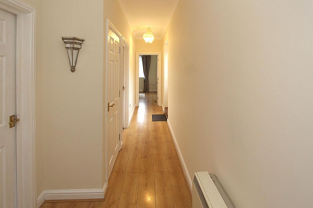 Property photo 3 of 9 Hallway