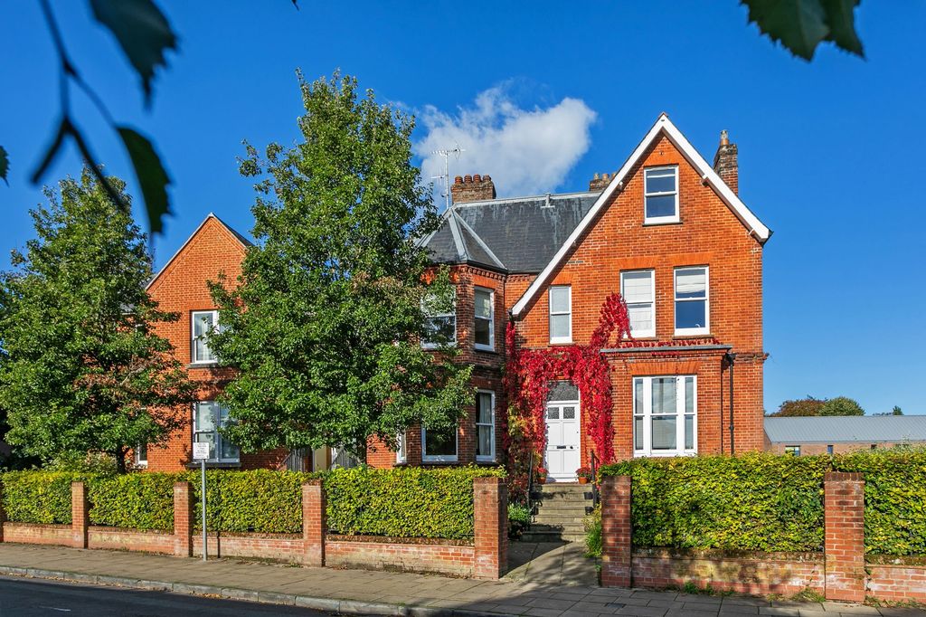 Property photo 1 of 9