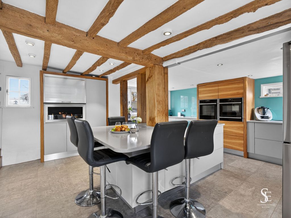 Property photo 3 of 32 Kitchen