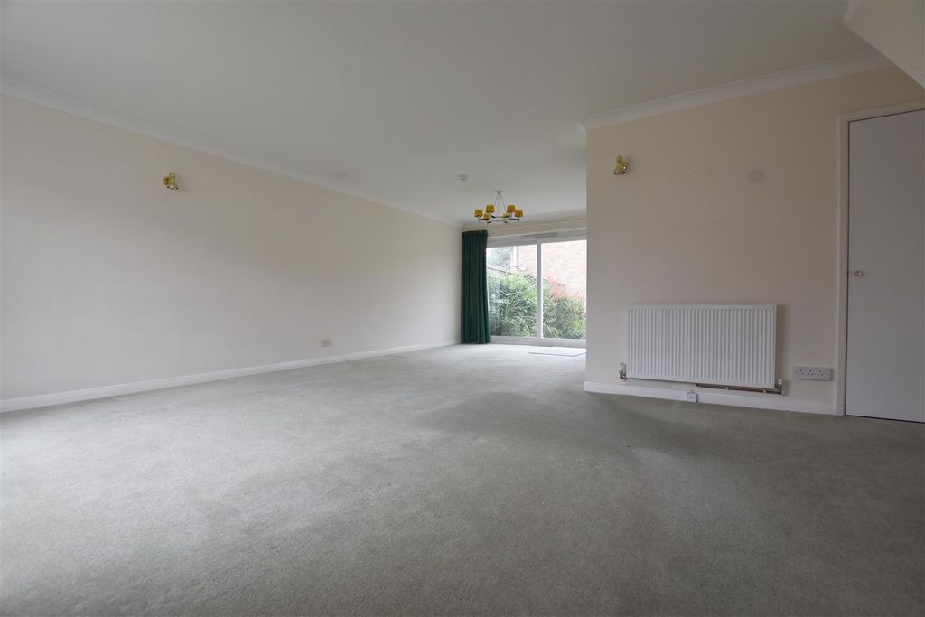 Property photo 2 of 13 Livingroom.Jpg