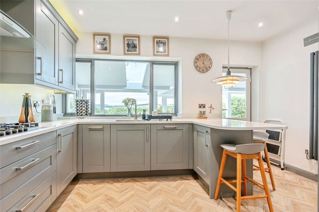 Property photo 2 of 41 Kitchen/Diner