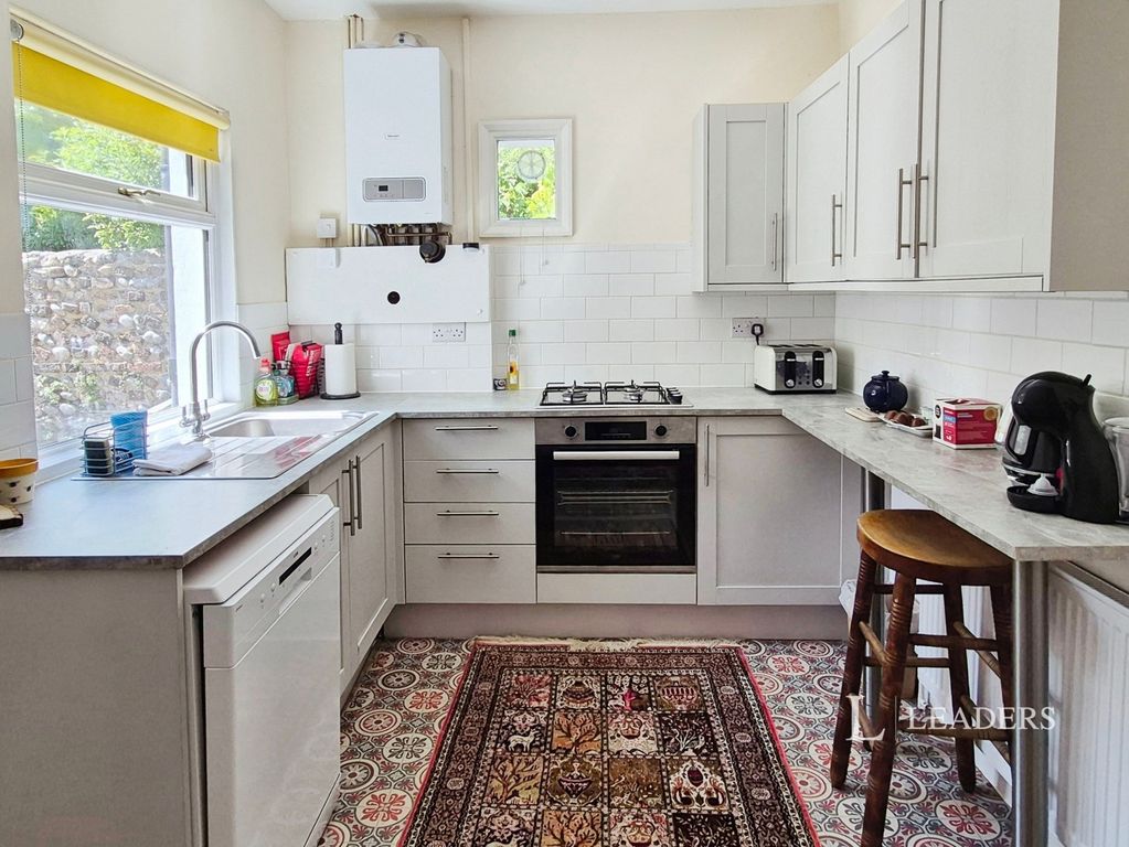 Property photo 2 of 10 Kitchen