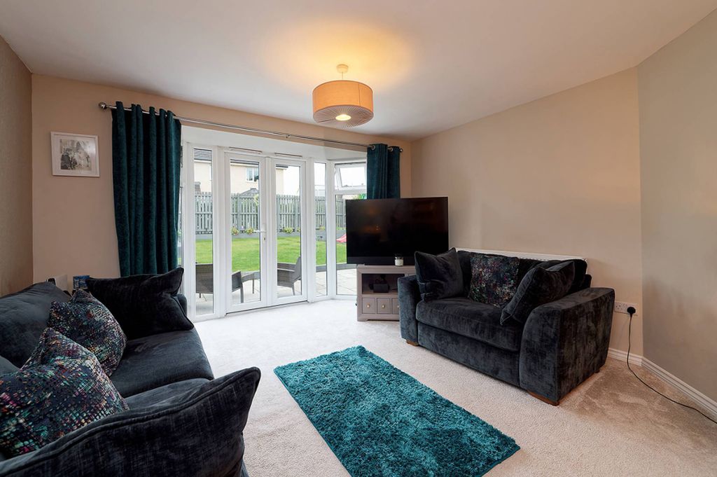 Property photo 2 of 30