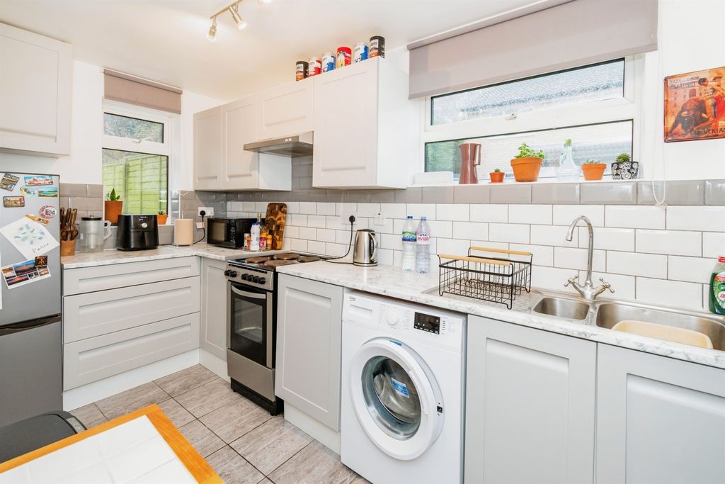 Property photo 2 of 17