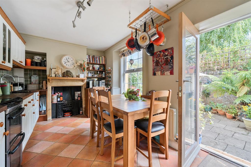 Property photo 2 of 25 Kitchen/Breakfast Room