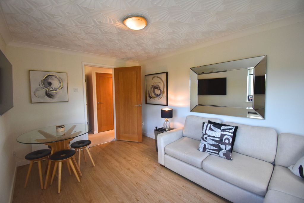 Property photo 3 of 14 Sitting Room