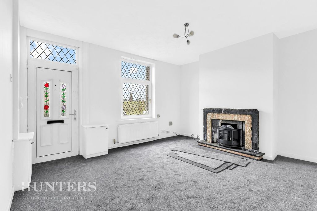 Property photo 2 of 18 Lounge