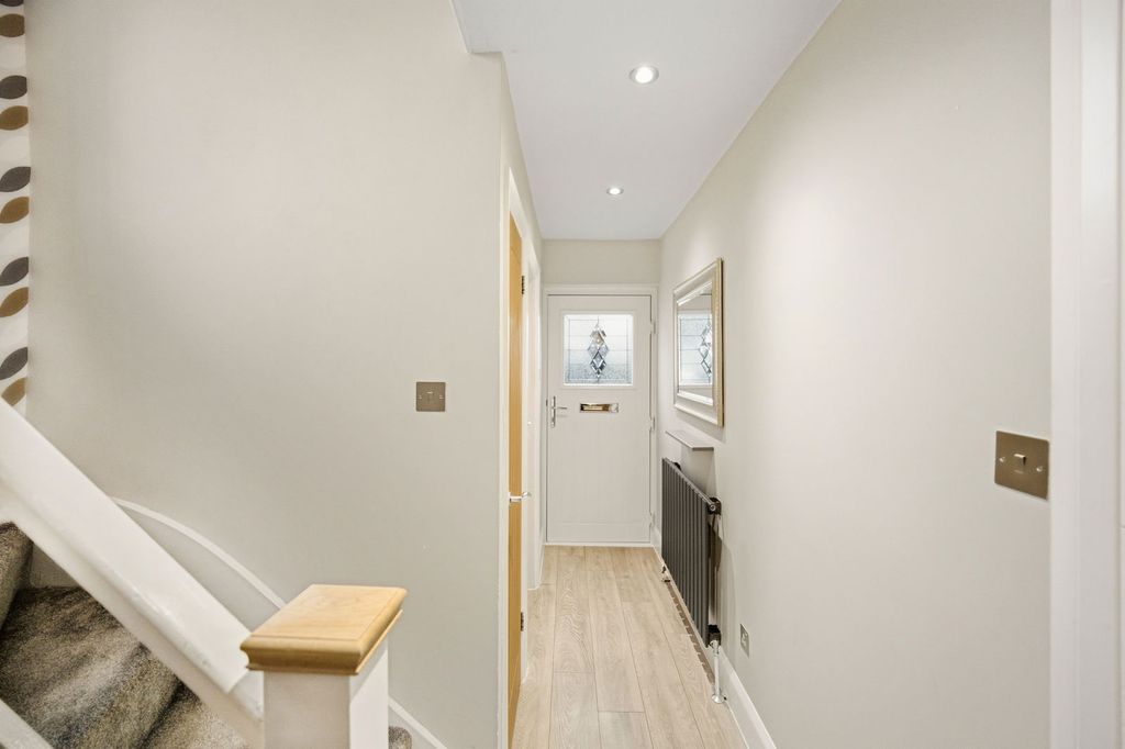 Property photo 3 of 27