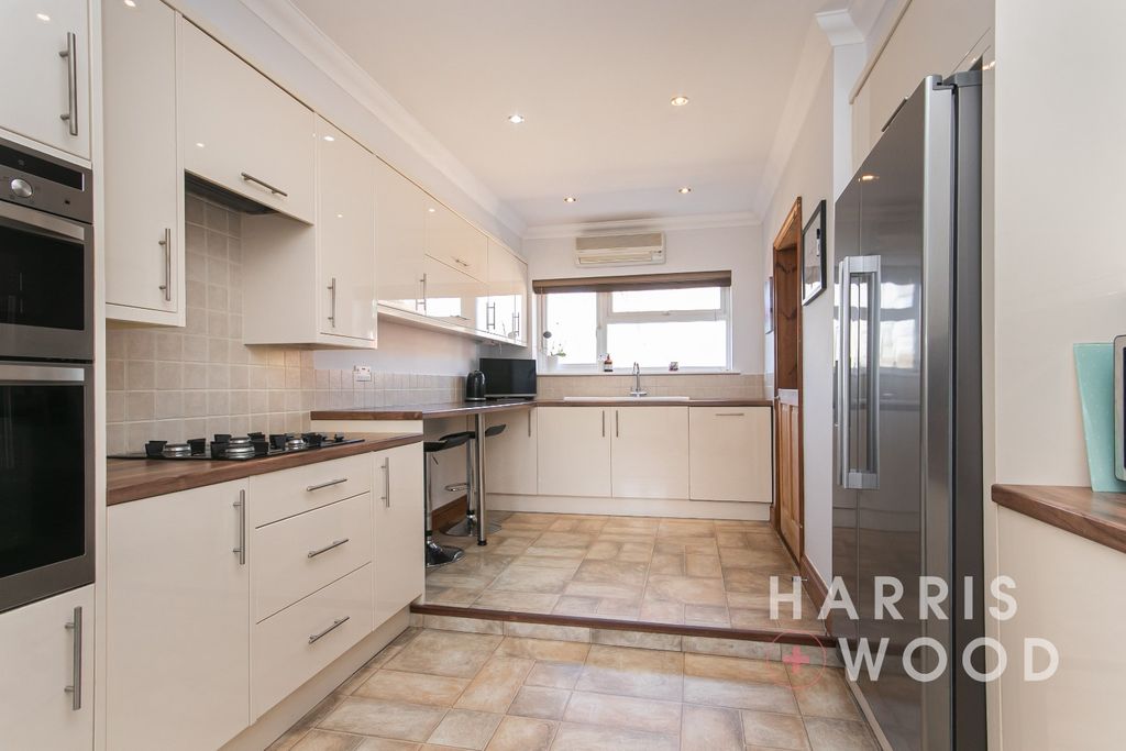 Property photo 2 of 32 5598351
