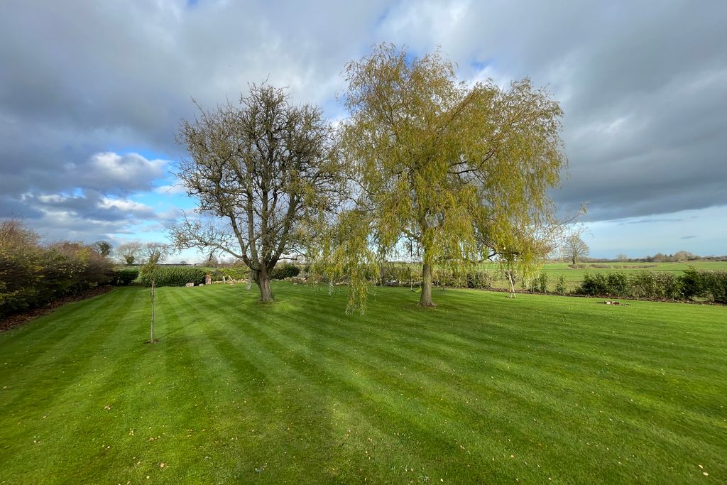 Property photo 3 of 37 36