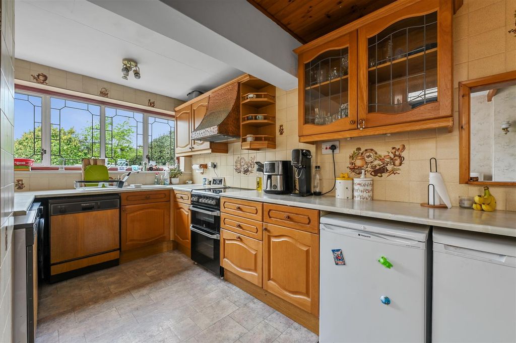 Property photo 2 of 25