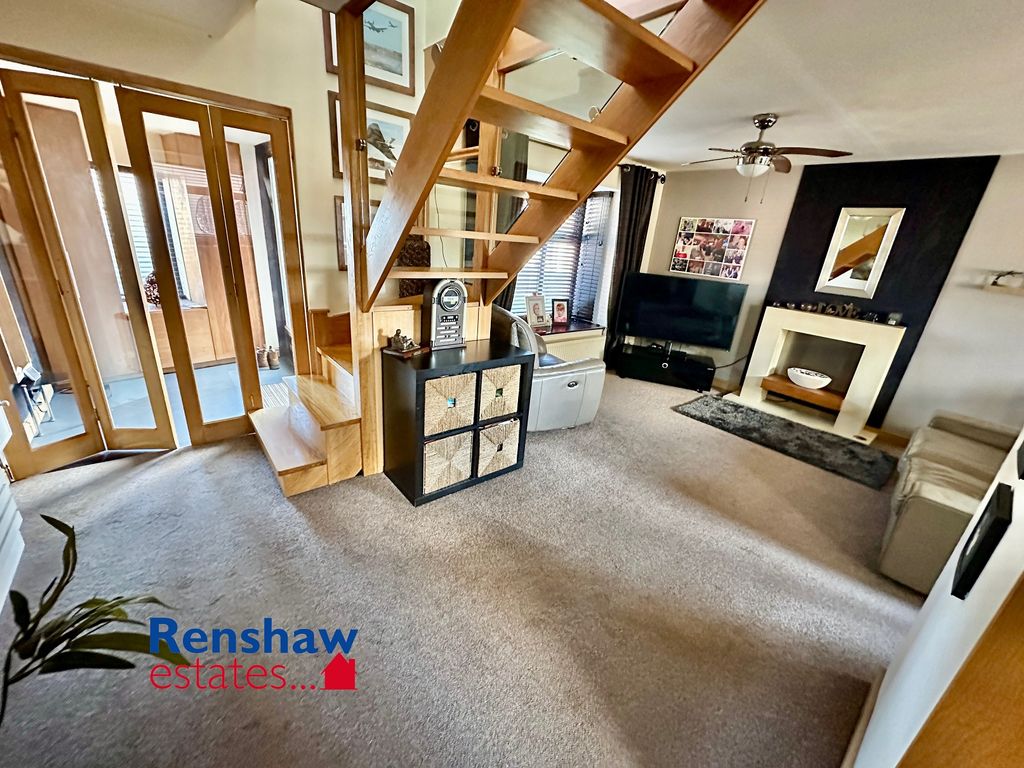 Property photo 2 of 15 L (1)