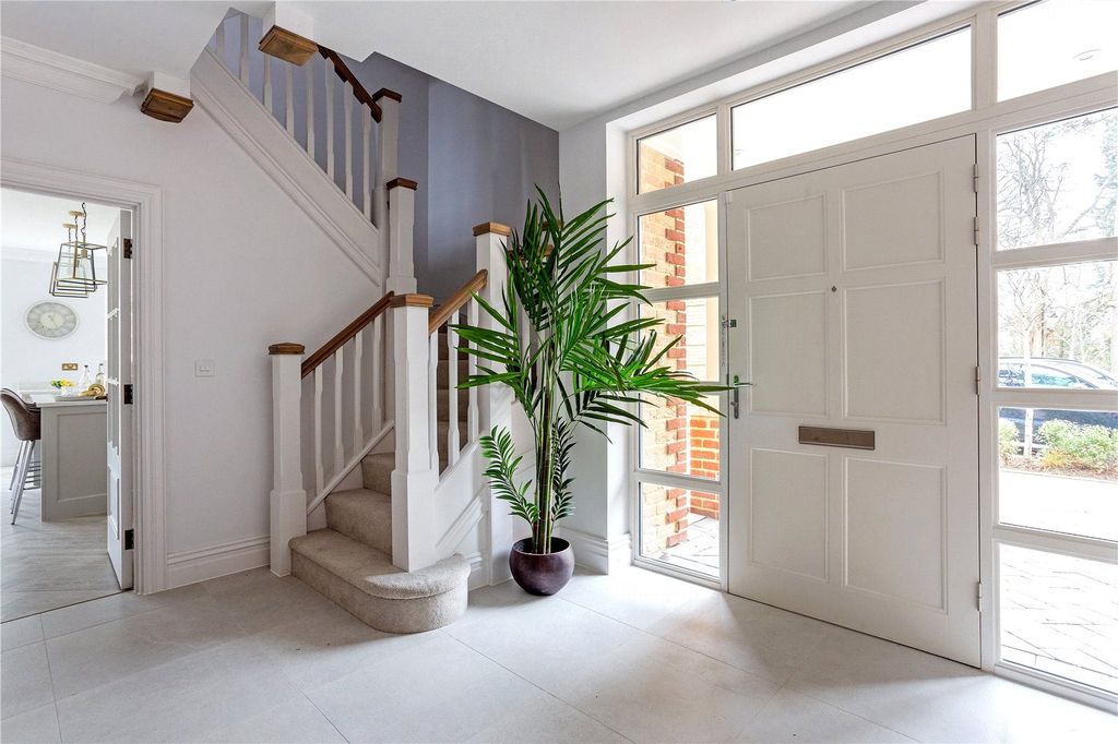 Property photo 2 of 11 Entrance