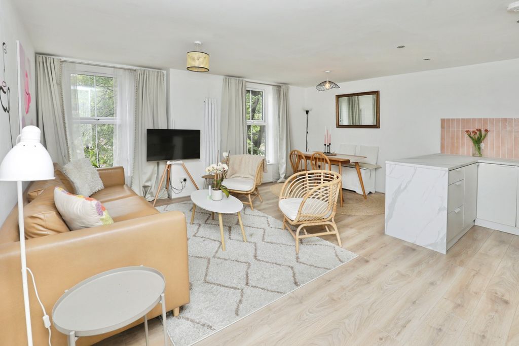 Property photo 3 of 15 Lounge/Dining Room