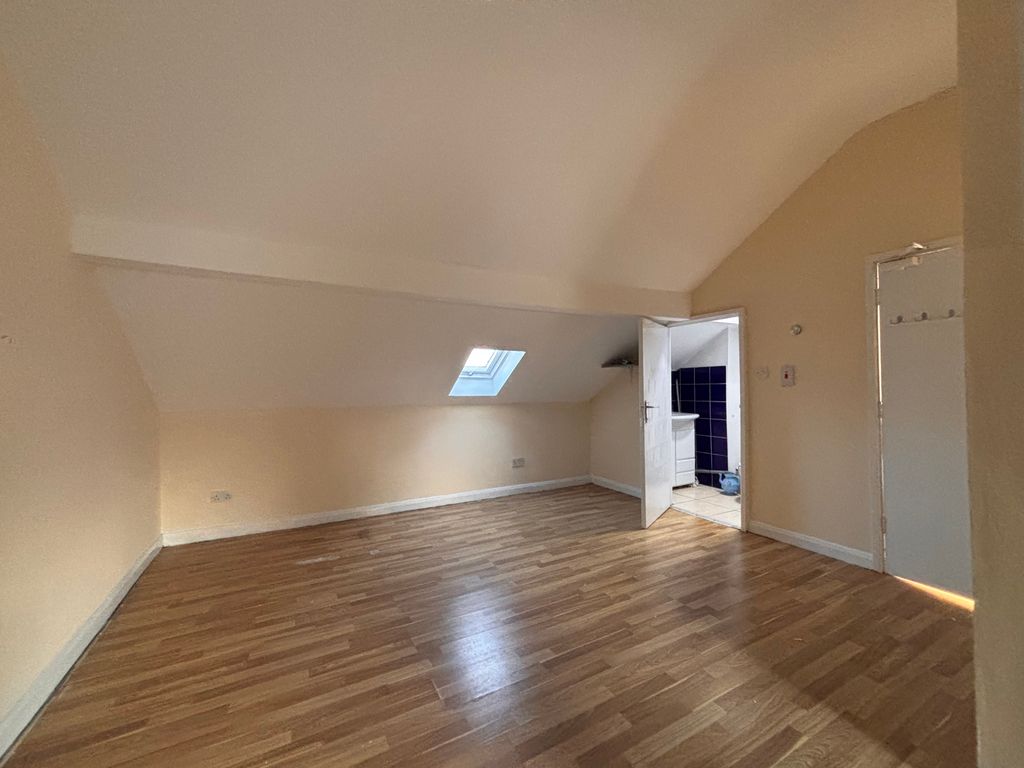 Property photo 1 of 5 Studio