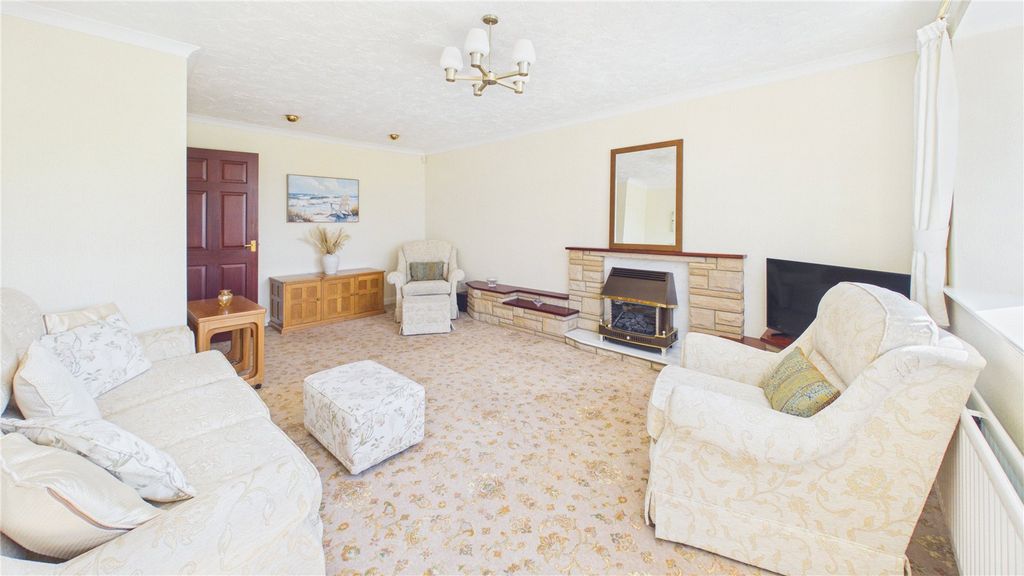 Property photo 2 of 21 Picture No. 12