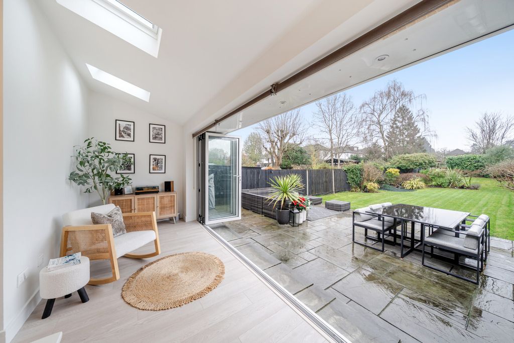 Property photo 3 of 50 1407274-16-69820d...