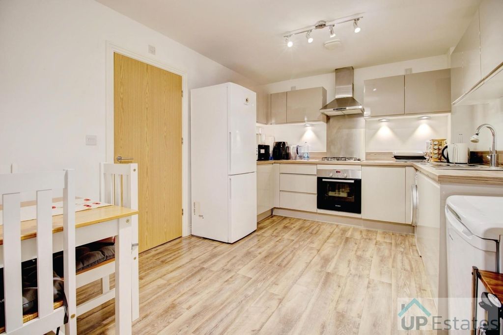 Property photo 2 of 23