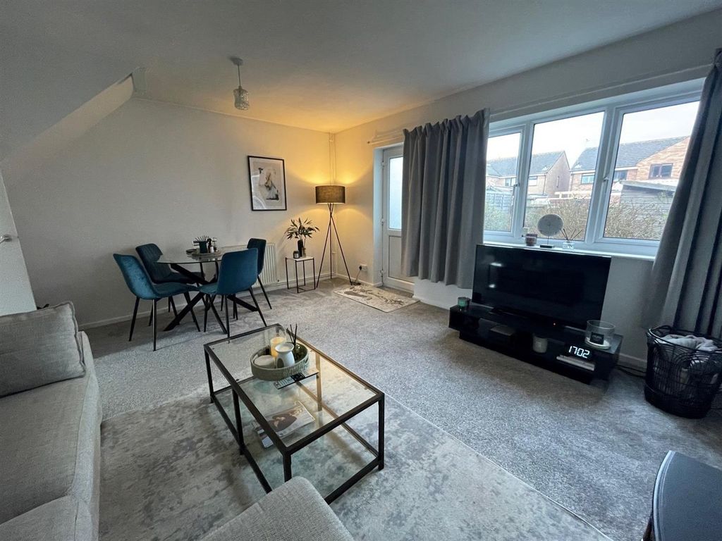 Property photo 3 of 14 09_Lounge_tv_Window.Jpg