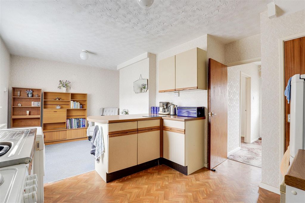 Property photo 2 of 14 10661.Jpg