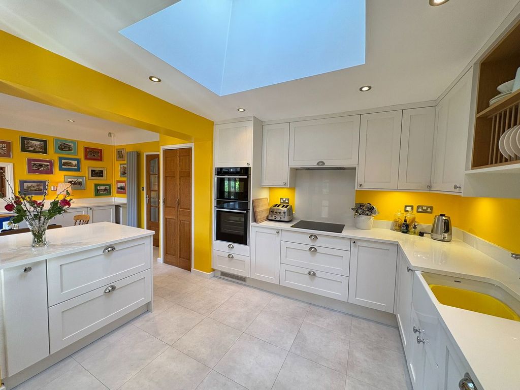 Property photo 3 of 37