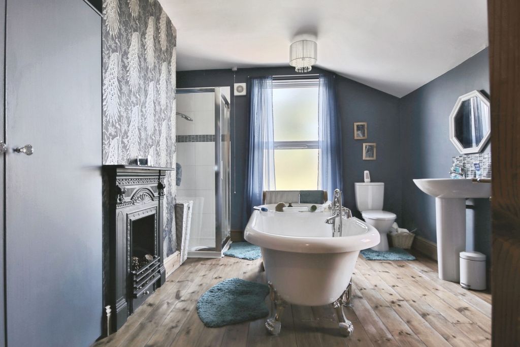 Property photo 3 of 16 4301695
