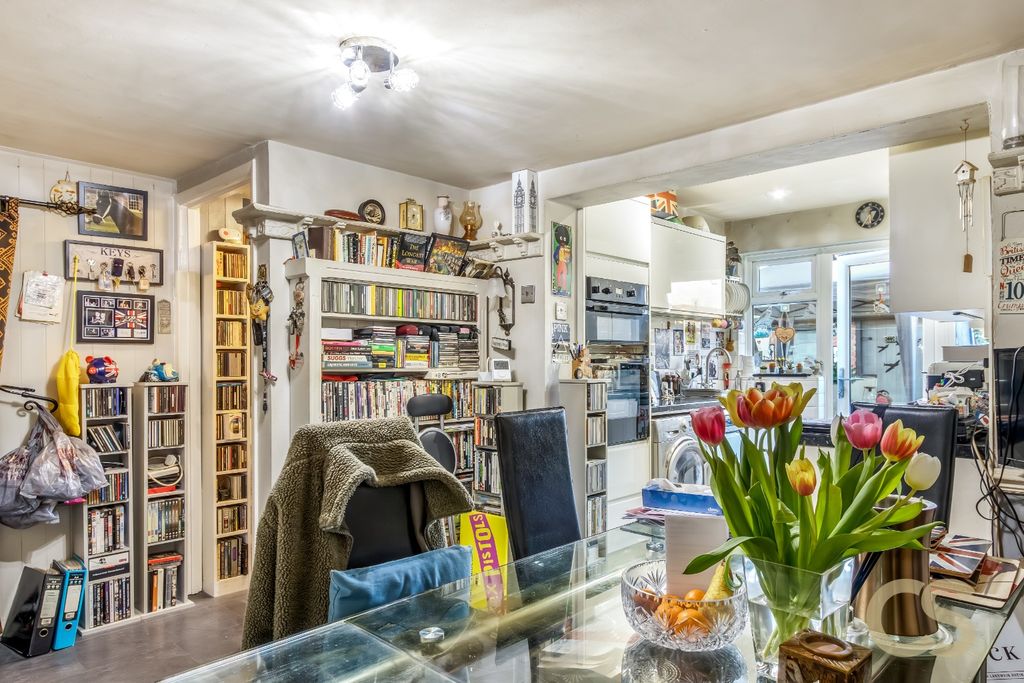 Property photo 3 of 18 4611265